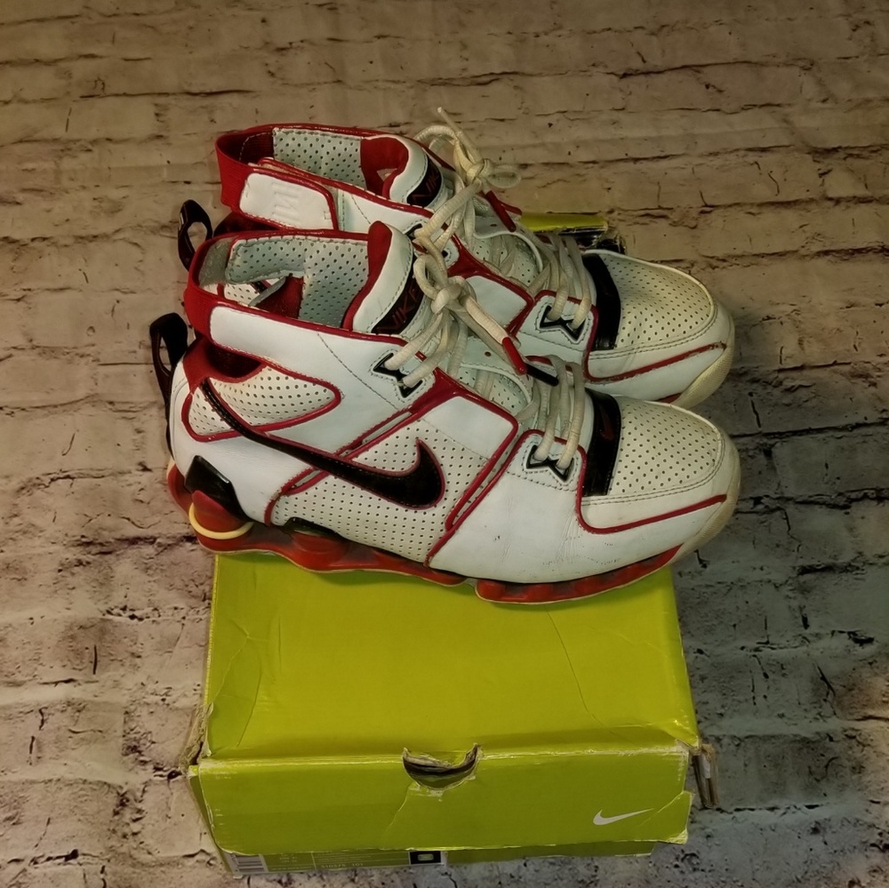 NIKE SHOX BOMBER
